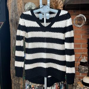 BONGO Black and Cream V-Neck Sweater